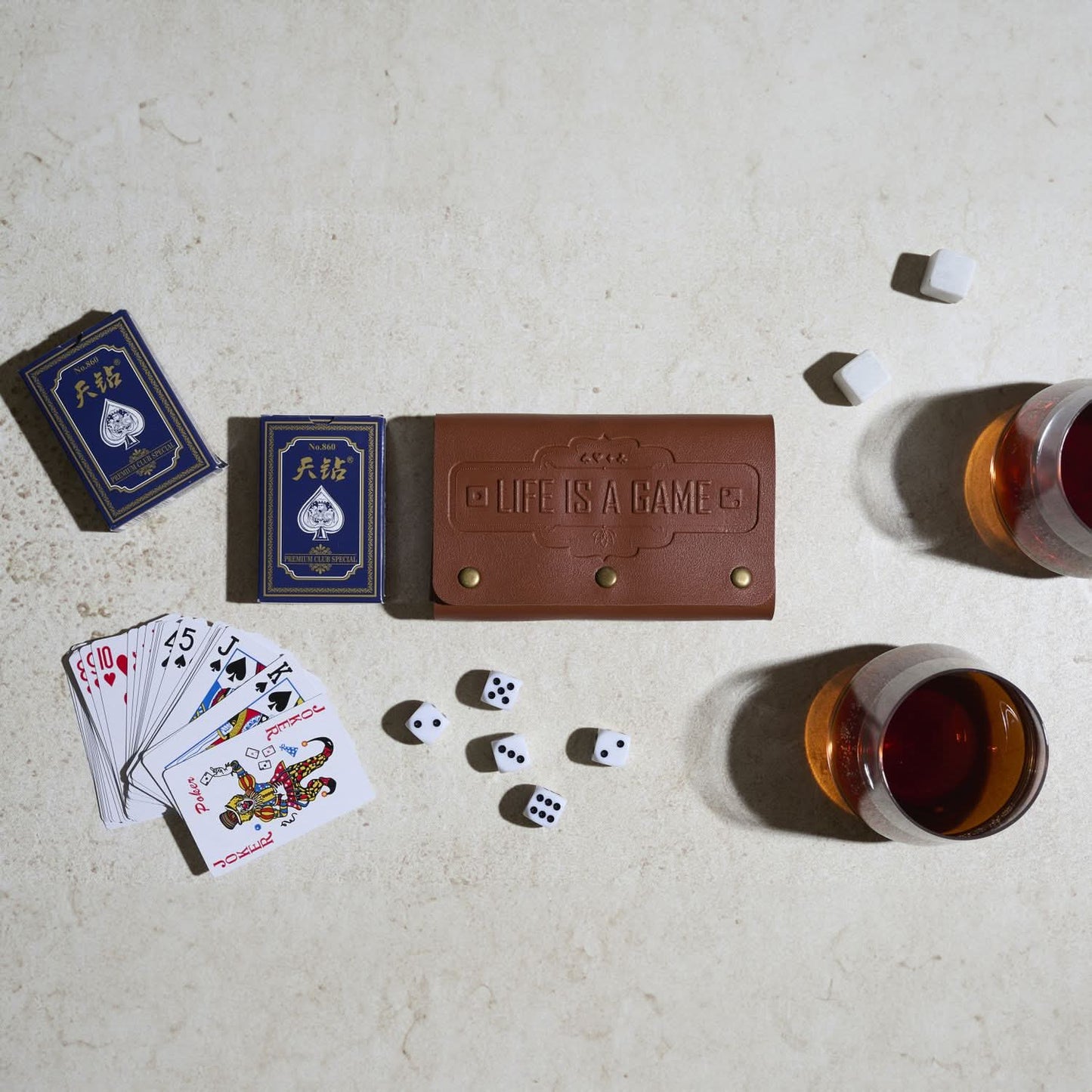 ETUI DE JEUX DE CARTES ET DES LIFE IS A GAME