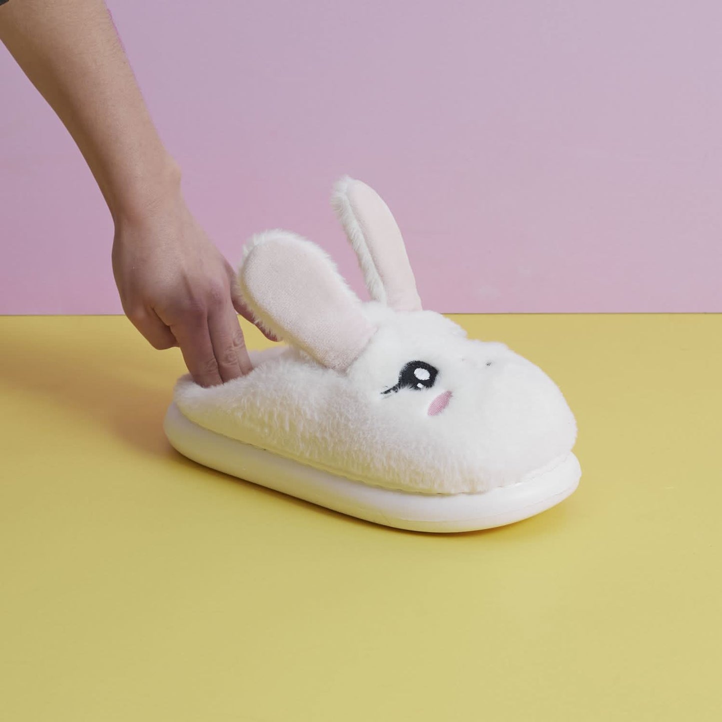 CHAUSSONS LAPIN OREILLES QUI BOUGENT KAWAII