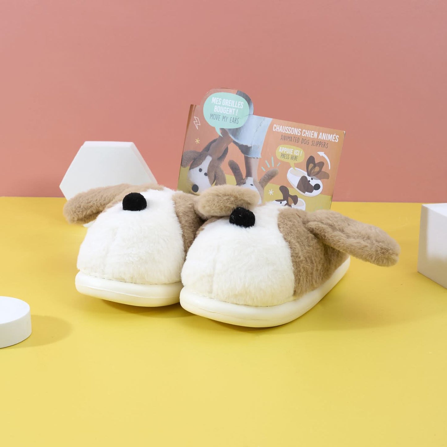 CHAUSSONS CHIEN OREILLES QUI BOUGENT