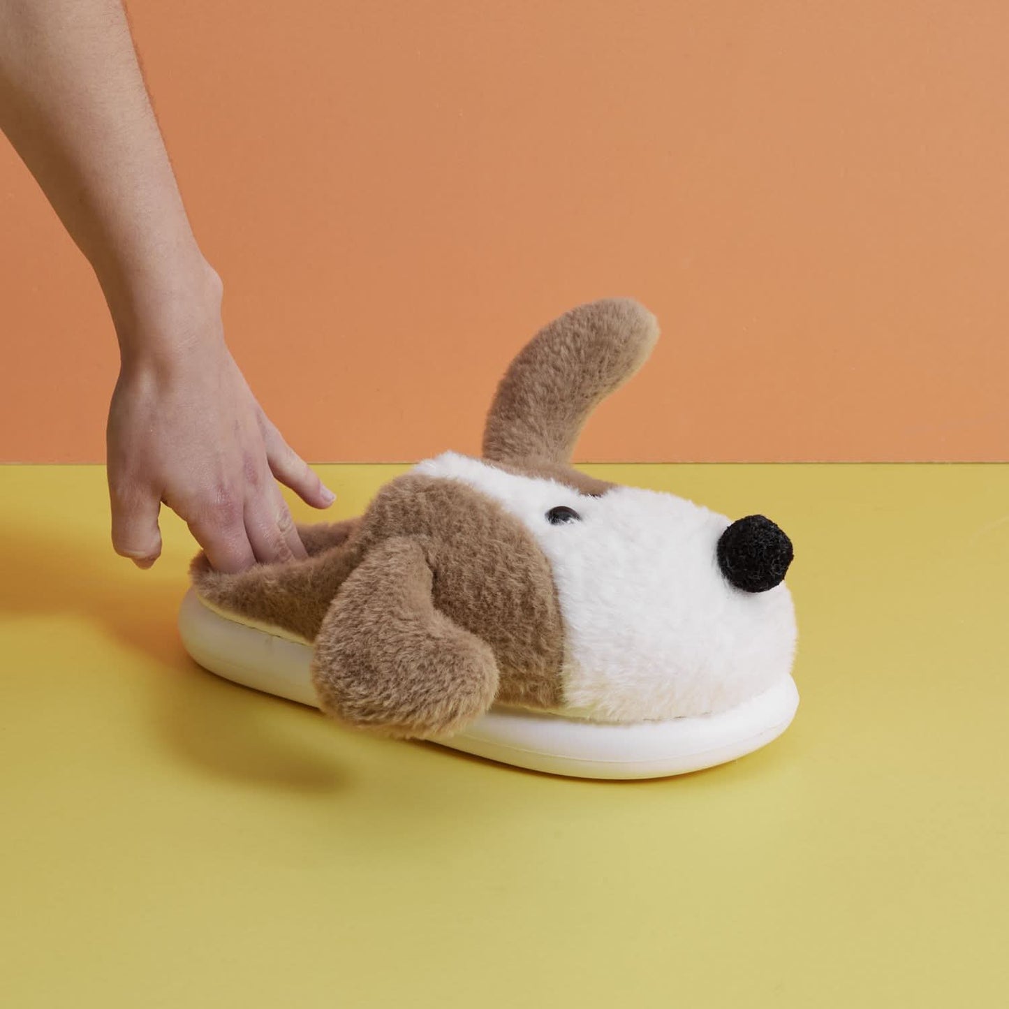 CHAUSSONS CHIEN OREILLES QUI BOUGENT