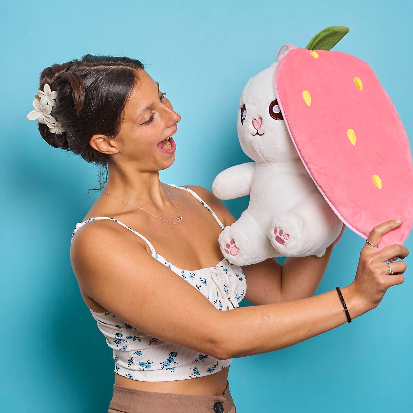 PELUCHE LAPIN SURPRISE FRAISE