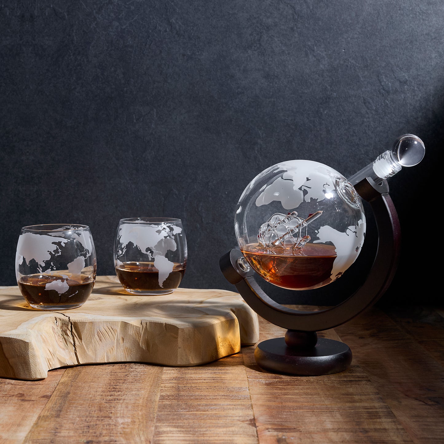 COFFRET DECANTEUR ET 2 VERRES CAP HORN