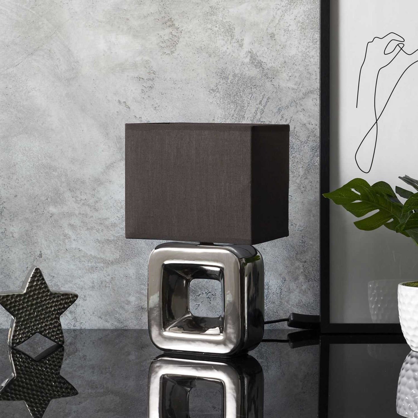 LAMPE CERAMIQUE FINITION CHROMEE H32.5CM