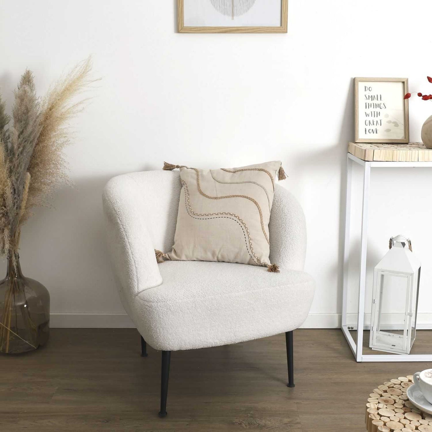 COUSSIN BEIGE ET BLANC A POMPONS 40X40CM