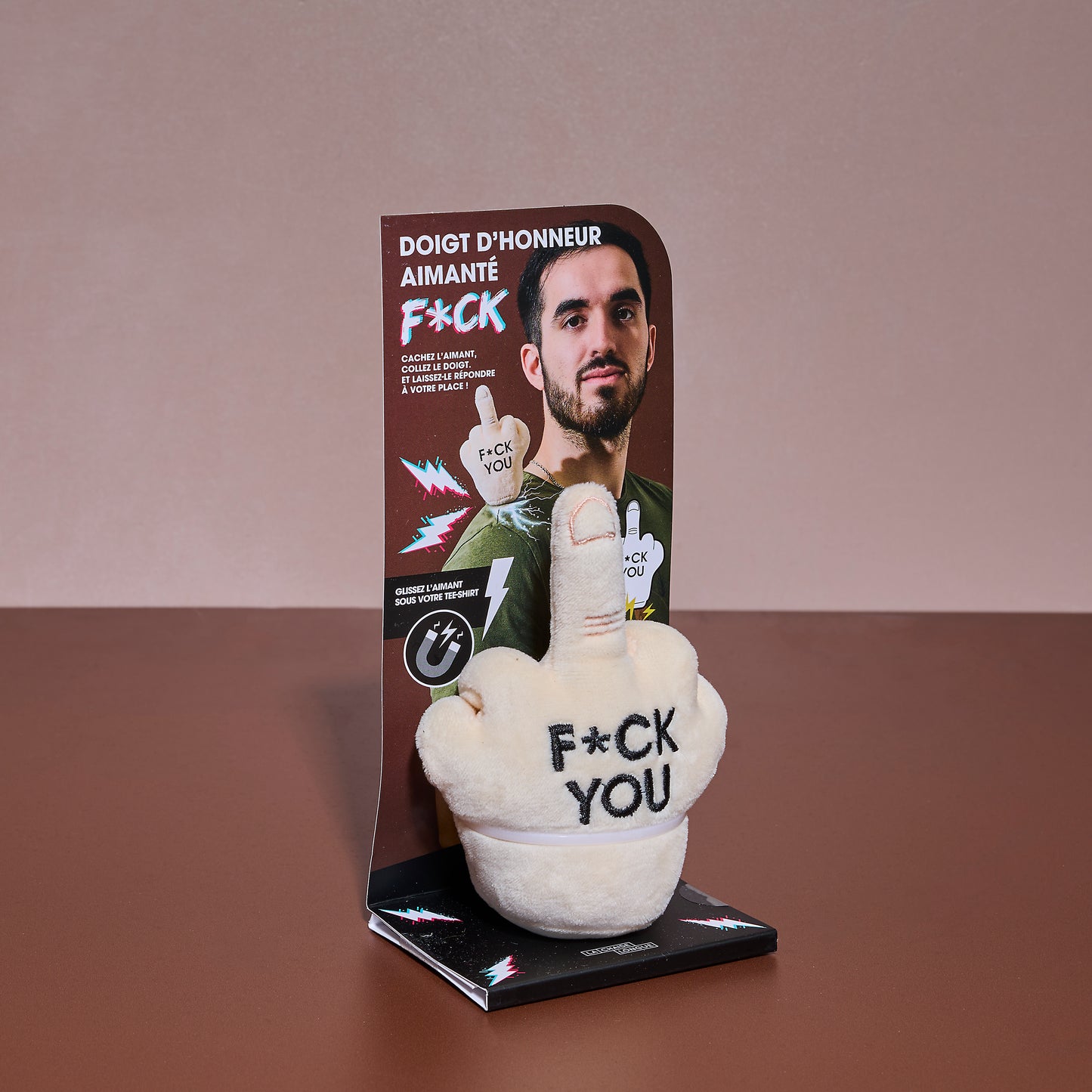 PELUCHE AIMANTEE DOIGT D HONNEUR FUCK