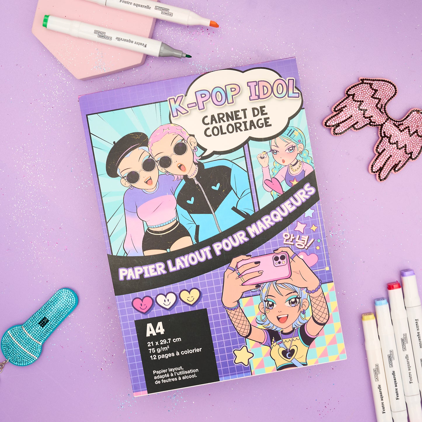 CARNET DE COLORIAGE ET FEUTRES K-POP