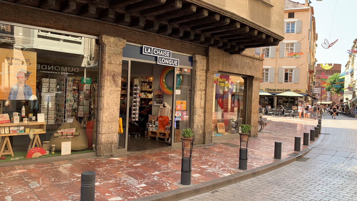 Au centre ville historique de Perpignan, à 5 minutes à pied du Castillet, à gauche de l'Office de  Tourisme