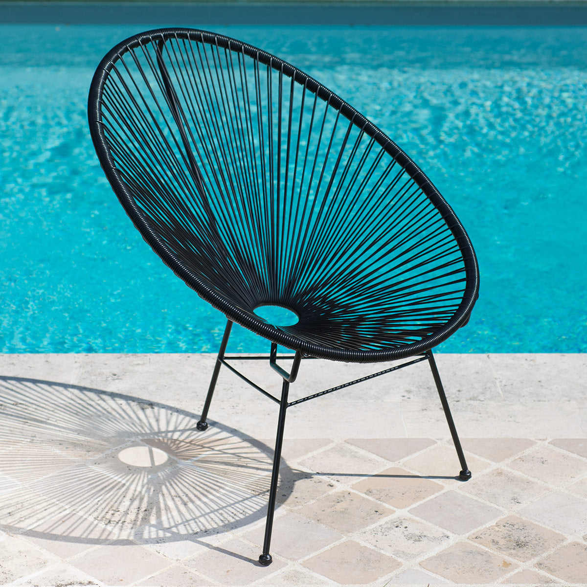 Zoom mobilier : Le fauteuil Acapulco, pour une déco solaire